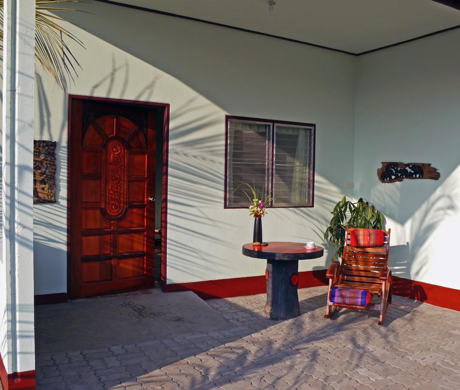 Eidi Homestay Nong Kung Si Exterior foto